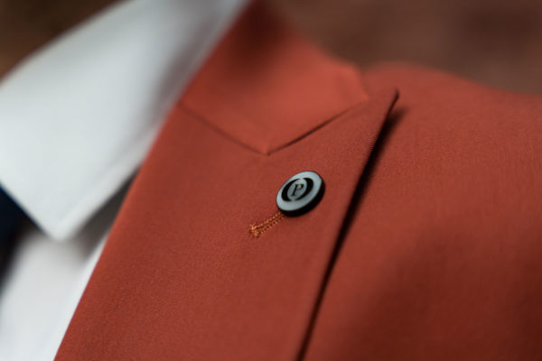 detail bouton monsieur pronuptia