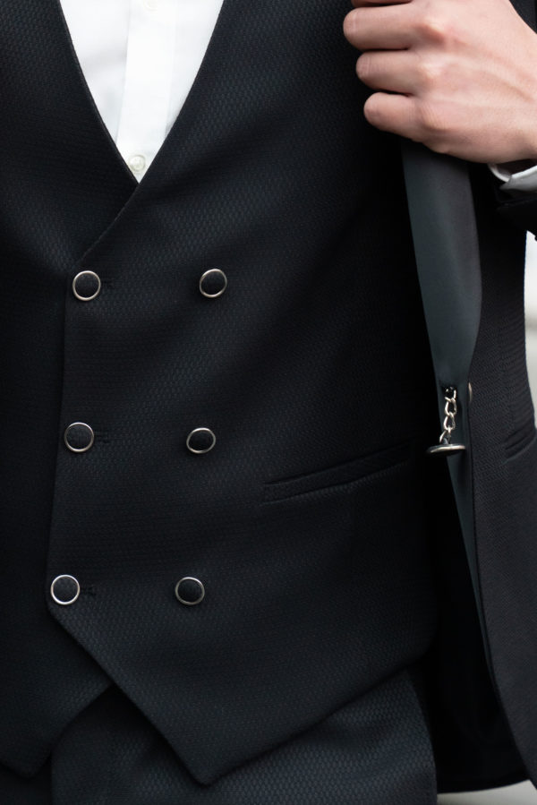 Fabrizio-detail costume de marié Monsieur Pronuptia-Fabrizio gilet smoking
